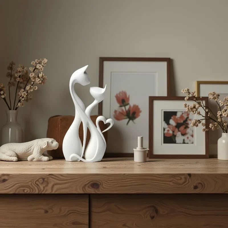 Elegant Cat Sculpture Ornament - Heart-Shaped Retro Home Decor Gift