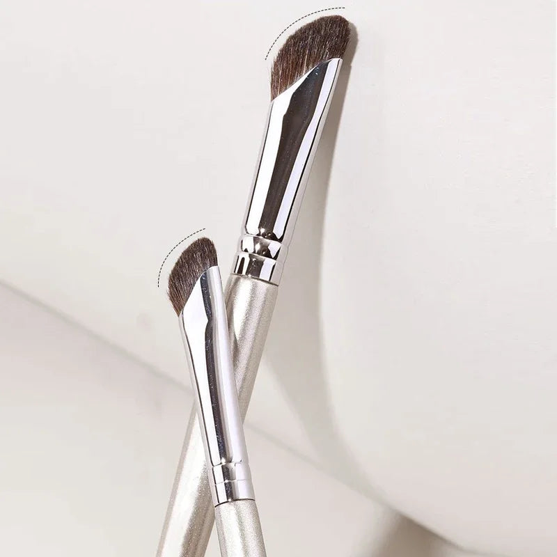 Nose Contour Brush - Angled Makeup Brush for Nose Shadow and Blending