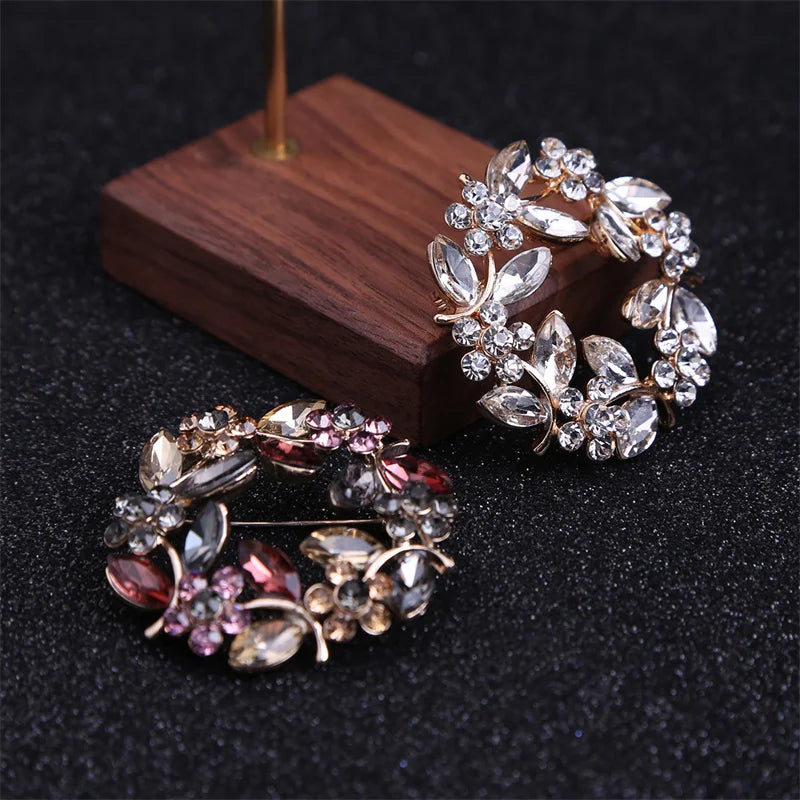 Elegant Leaf Ring with Rhinestones - Collar Brooch Jewelry Accessory