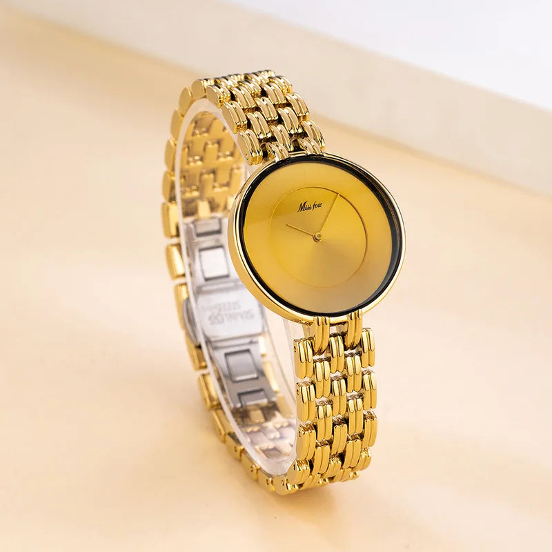 Women Business Retro Metal Quartz Watch with Waterproof Strap — Light Luxury