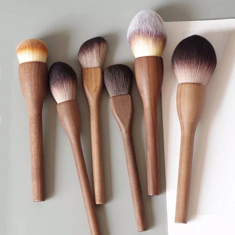 European Vintage Wooden Handle Makeup Brush - Soft Powder Blush Contour Brush