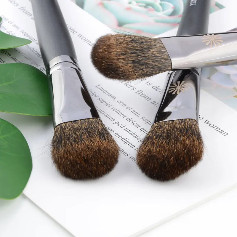 Professional Blush Makeup Brush with Squirrel Hair - Powder, Contour & Bronzer Tool