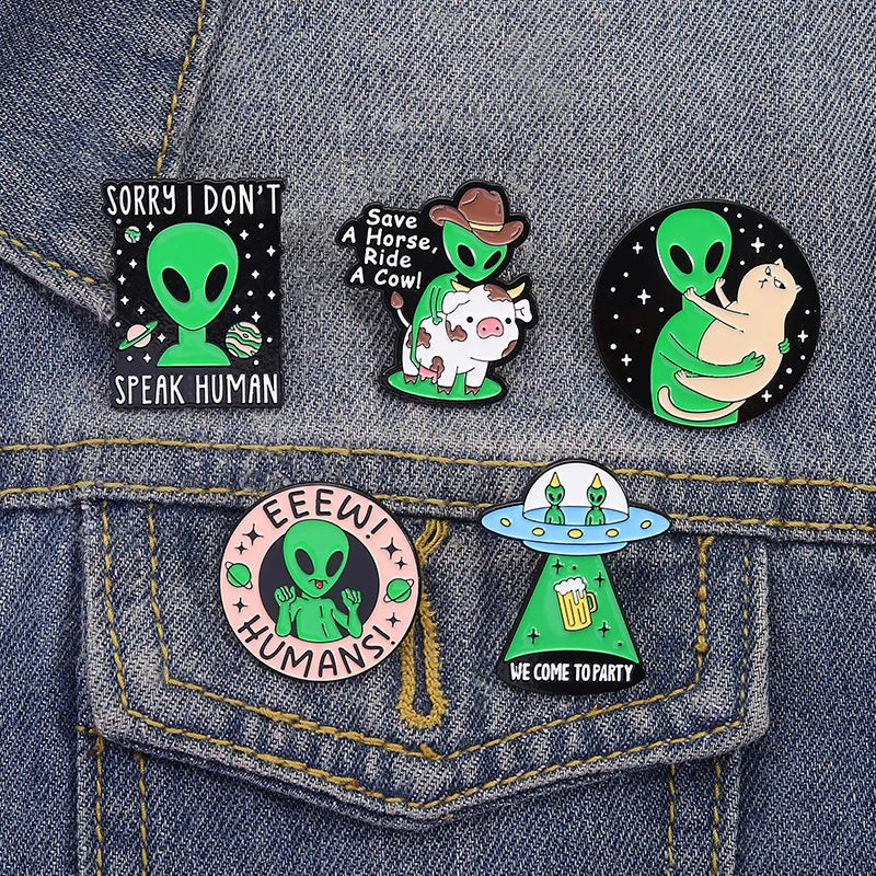 Creative Space Cat Alien Badge Brooch for Clothes - Metal Pin Accessory