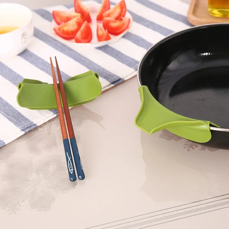 Kitchen Funnel with Anti-Splash Edge and Liquid Streamer Spout – Food-Grade Silicone, Reusable Pouring Tool