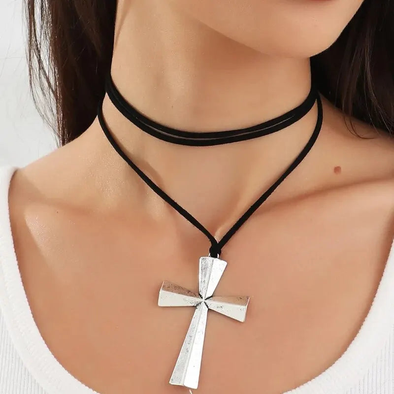 Vintage Sun Choker Necklace for Women - Retro Style Black Velvet Ribbon Pendant Jewelry
