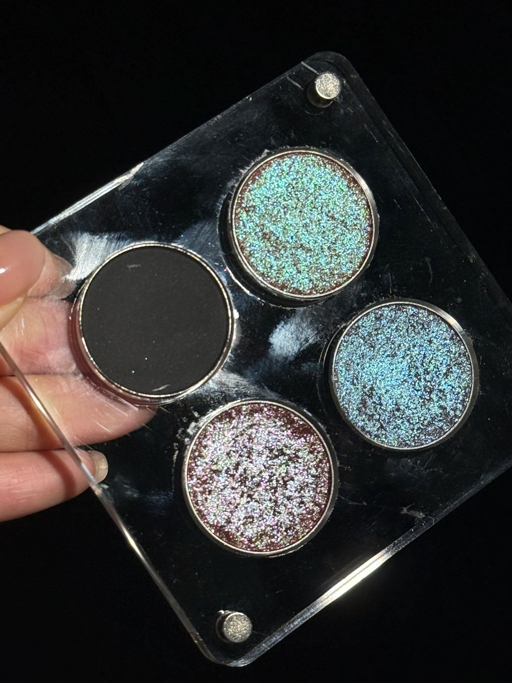 4-Color Chameleon Eye Shadow Palette with Shimmer Finish for Vibrant Looks