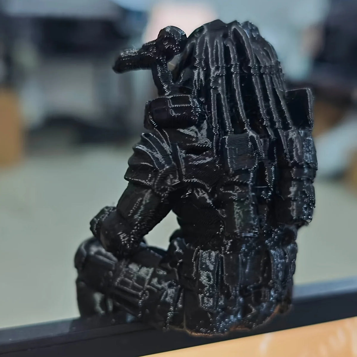 Interstellar Hunter Sci-Fi Alien Figurine - Dark Desktop Model Ornament