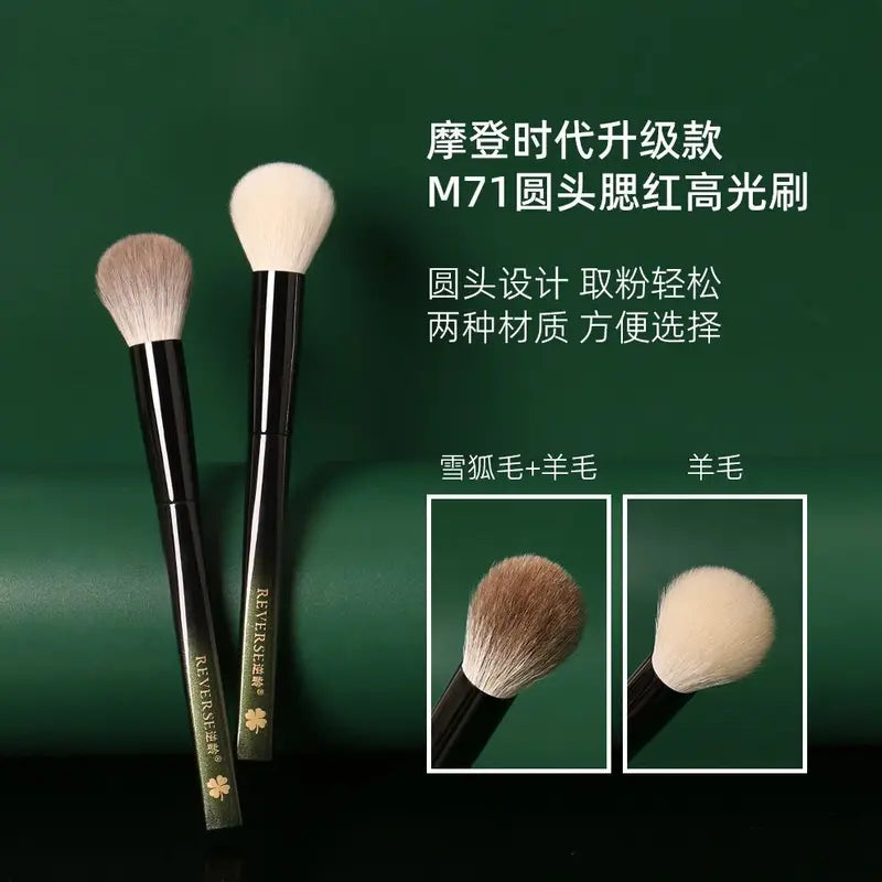 Anti-Aging Round Blade Blush Brush with Snow Fox Fur - Soft Makeup Tool