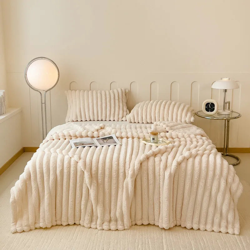 Luxurious Faux Rabbit Fur Blanket - Soft, Warm Throw for Couch, Bed & Travel