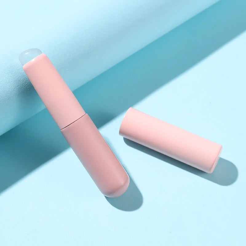 Silicone Lip Brush with Protective Cap - Oval Head for Lipstick & Concealer