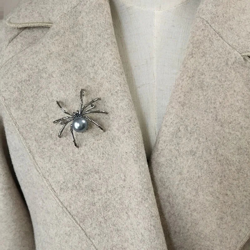 Unisex Creative Spider Brooch Pin - Exaggerated Metal Accessory for Parties and Festivals