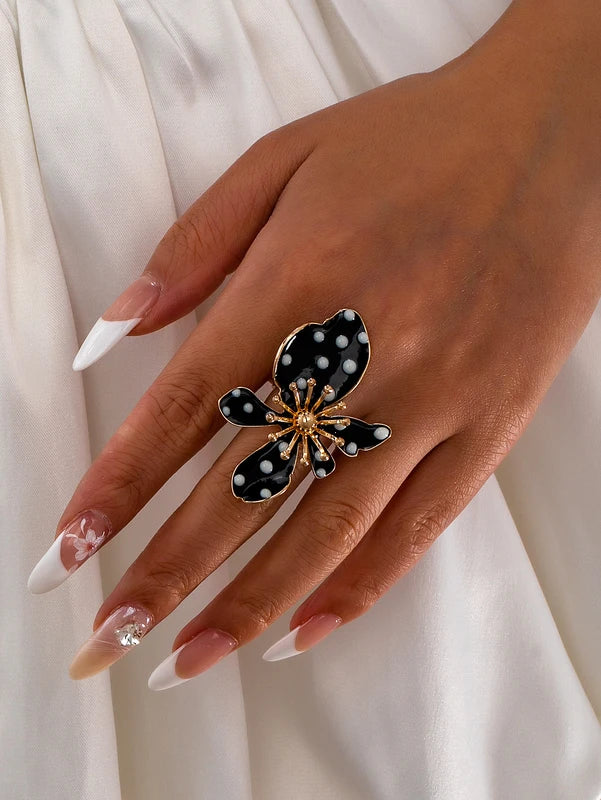 Women's Flower Ring with Black and White Polka Dots - Light Luxury Jewelry