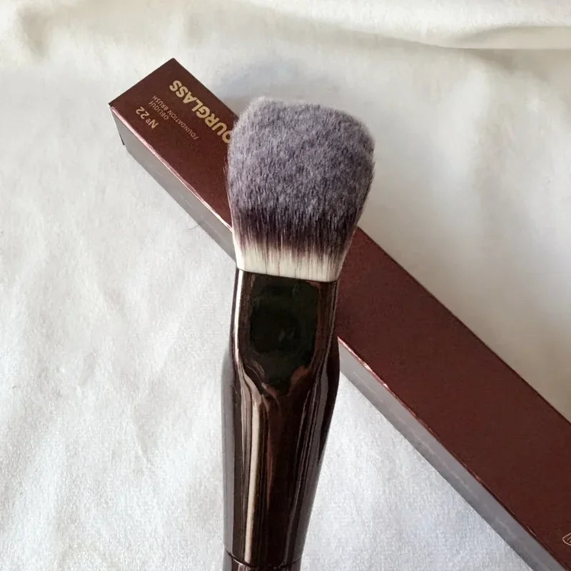 Oblique Foundation Brush #22 - Sloped Wedge Makeup Brush for Face & Concealer
