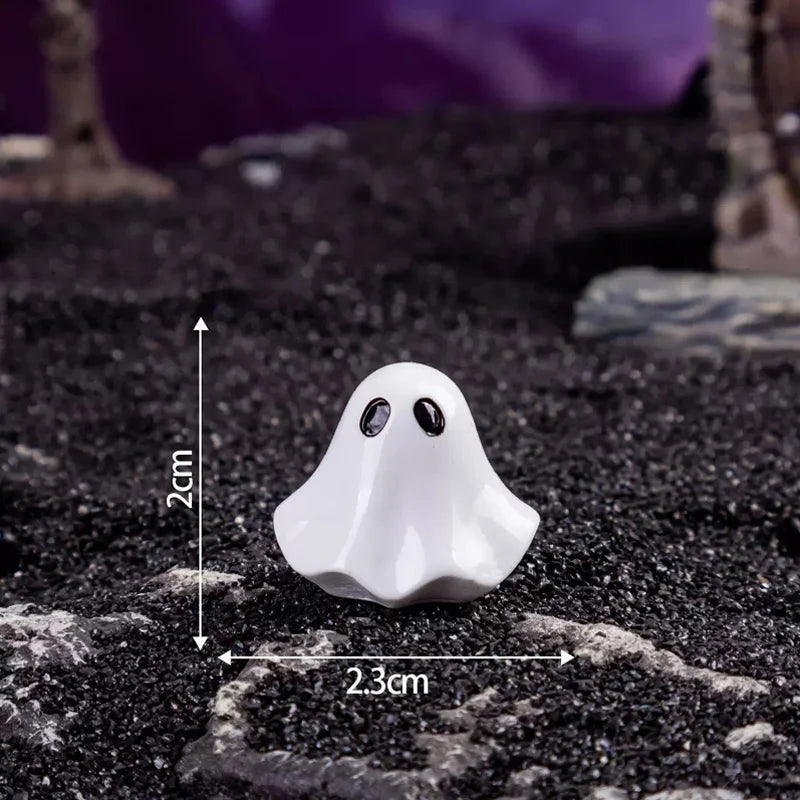 Mini Resin Ghost Figurines for Halloween Decor, Spooky Micro Landscape Set - 5 or 10 Pieces