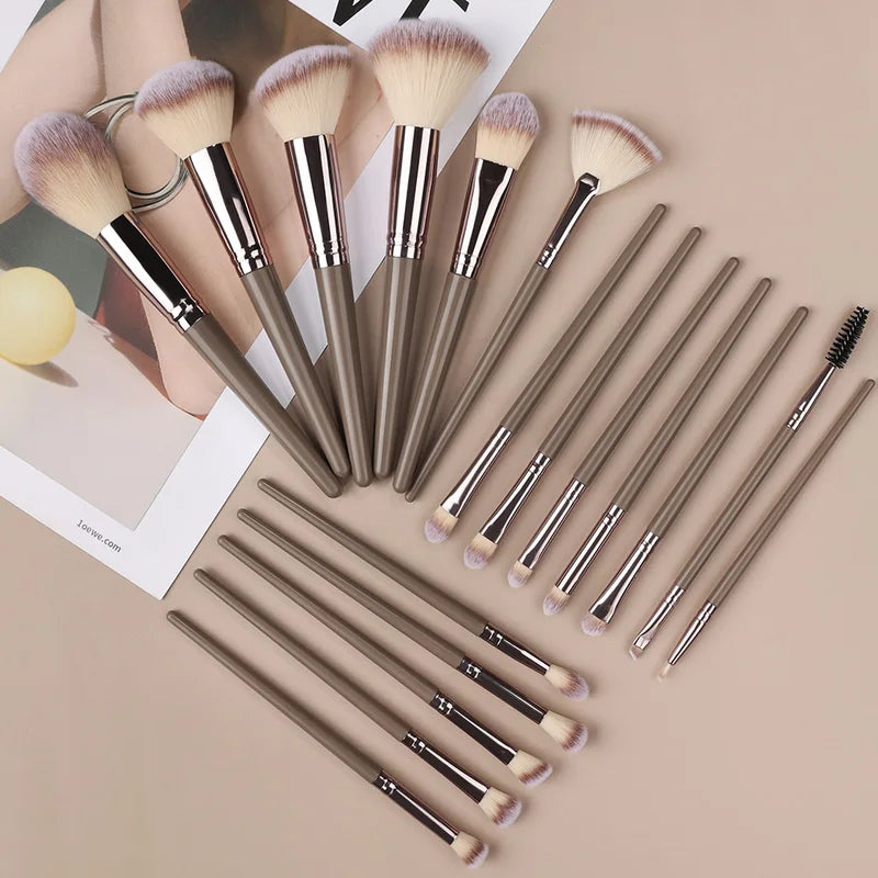 Makeup Brush Set with Sponges - Professional Eye, Face, Blush & Concealer Tools
