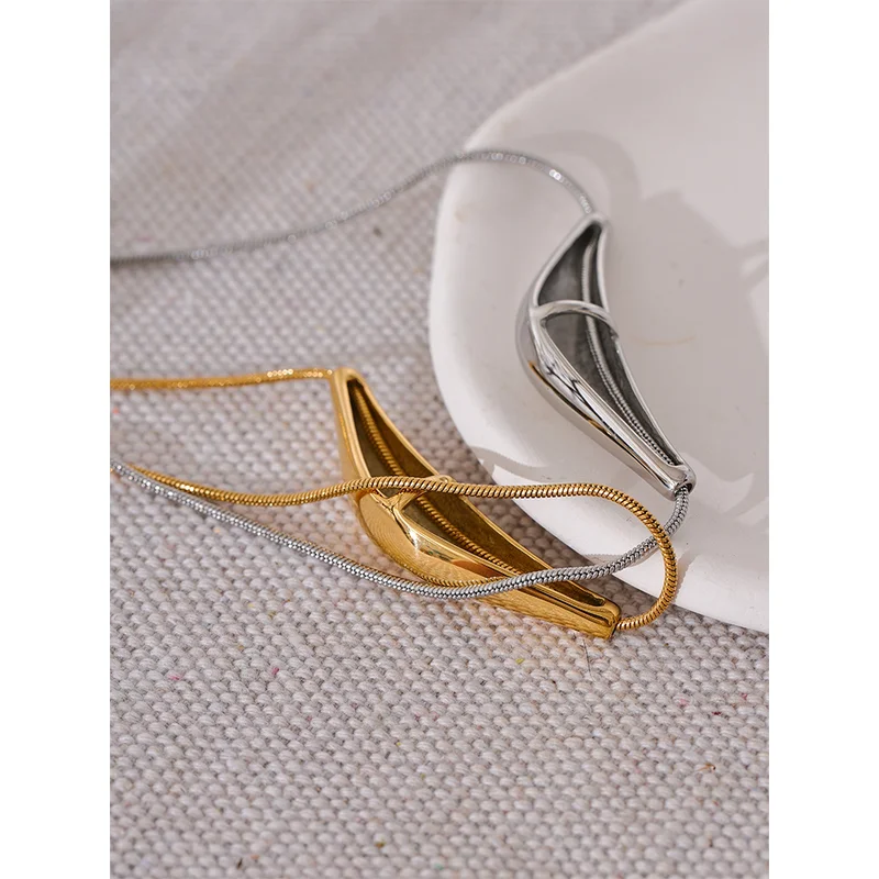 Waterproof 18K PVD Plated Stainless Steel Clavicle Necklace - Fashion Jewelry Gift