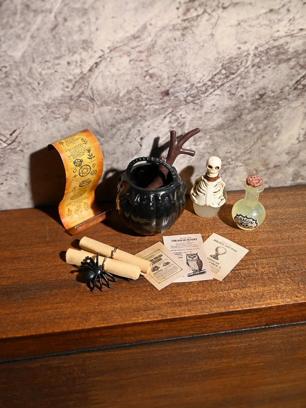 Miniature Realistic Skull Scene Set for Dollhouses & Dioramas — Home Decor & Photography Props
