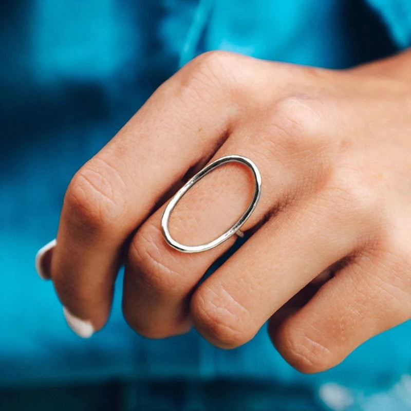 Geometric Hollow Oval Women's Ring - Modern Metallic Jewelry for Daily Wear