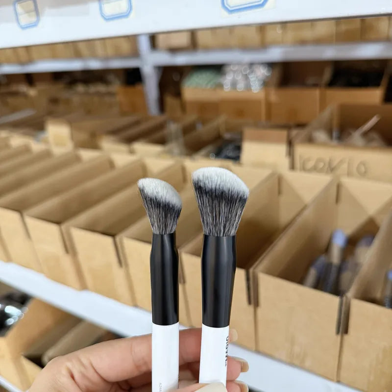 2-in-1 Highlight and Blush Makeup Brush - Soft Fiber Face Tool