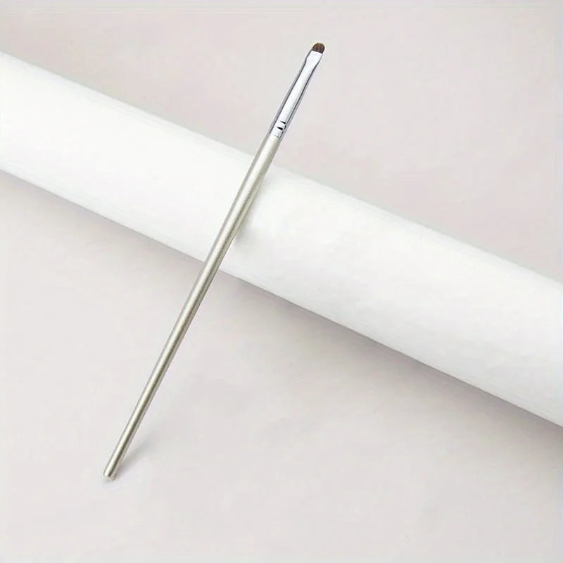 Small Eyeshadow Brush with Horse Hair & Plastic Handle for Precise Makeup Blending