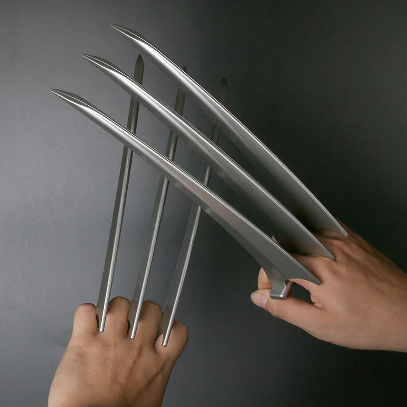 25cm Wolverine Claws Cosplay Prop - Realistic Plastic Wolf Claws for Halloween & Role Play