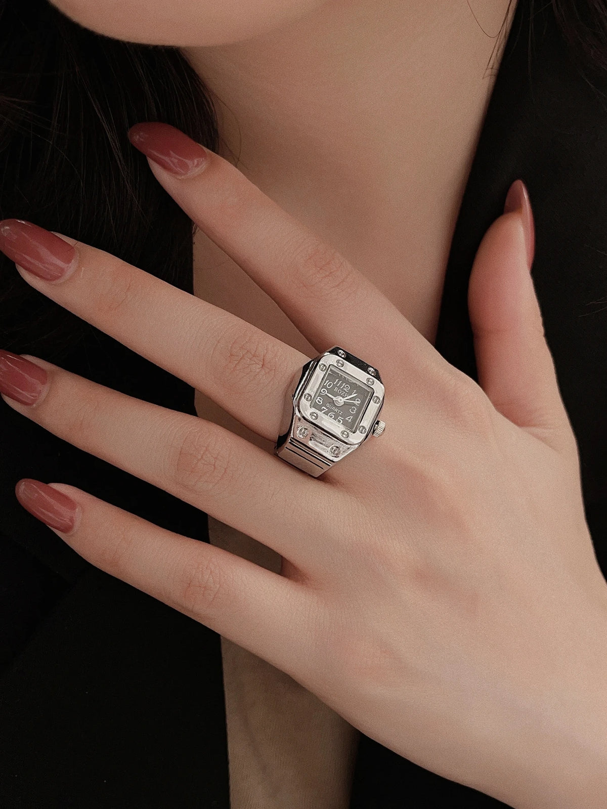 Mini Vintage Finger Ring Watch Round Creative Quartz Watch for Fashion & Couples