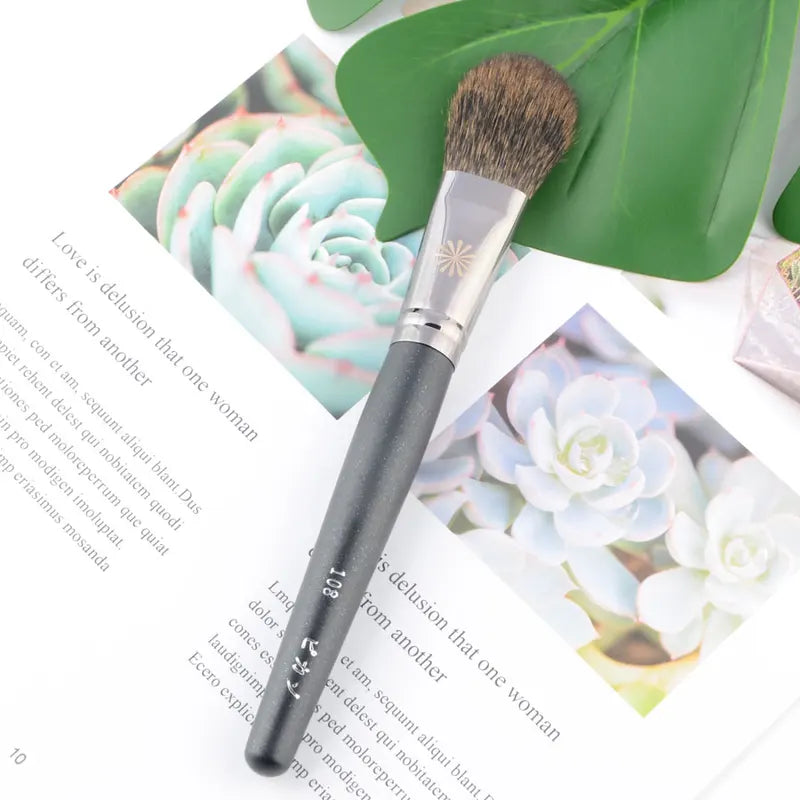 Professional Blush Makeup Brush with Squirrel Hair - Powder, Contour & Bronzer Tool