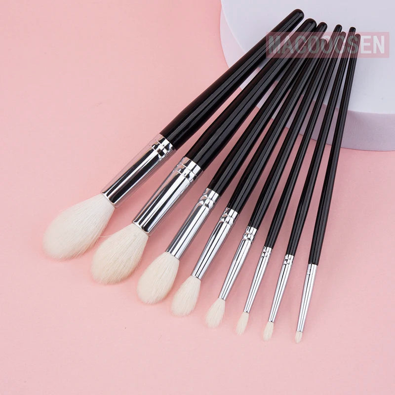 Tapered Eye Makeup Brush for Eyeshadow Contouring Highlighting Goat Hair