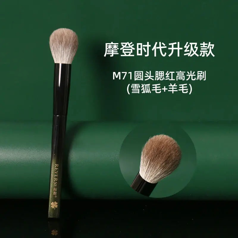 Anti-Aging Round Blade Blush Brush with Snow Fox Fur - Soft Makeup Tool
