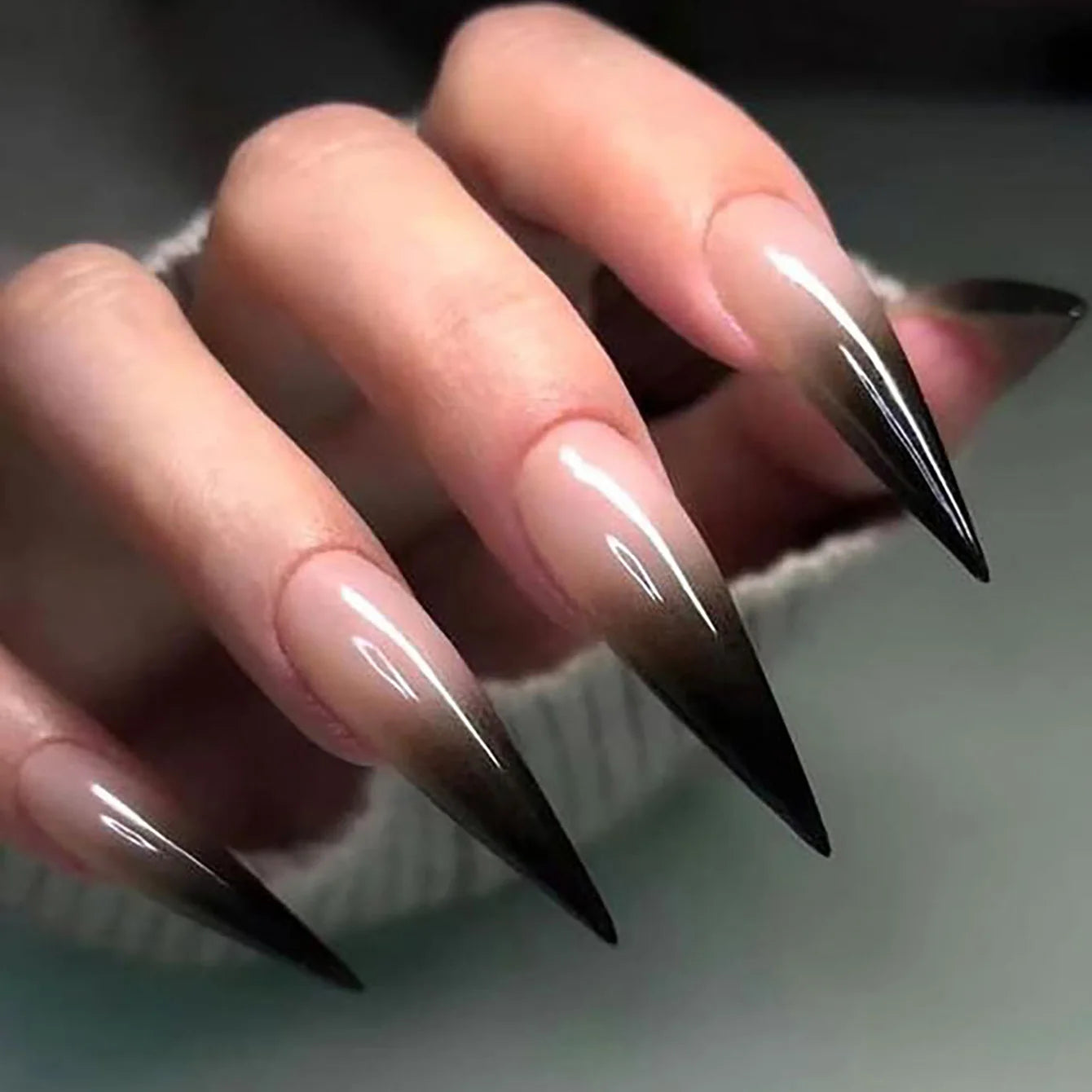 24-Piece Black Gradient Fake Nail Set for Halloween Nail Art