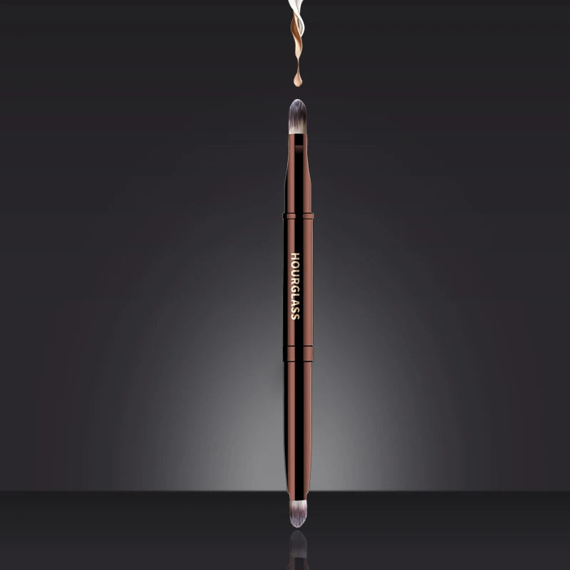 Retractable Lip Brush - Double-Ended Makeup Tool with Soft Fiber Hair