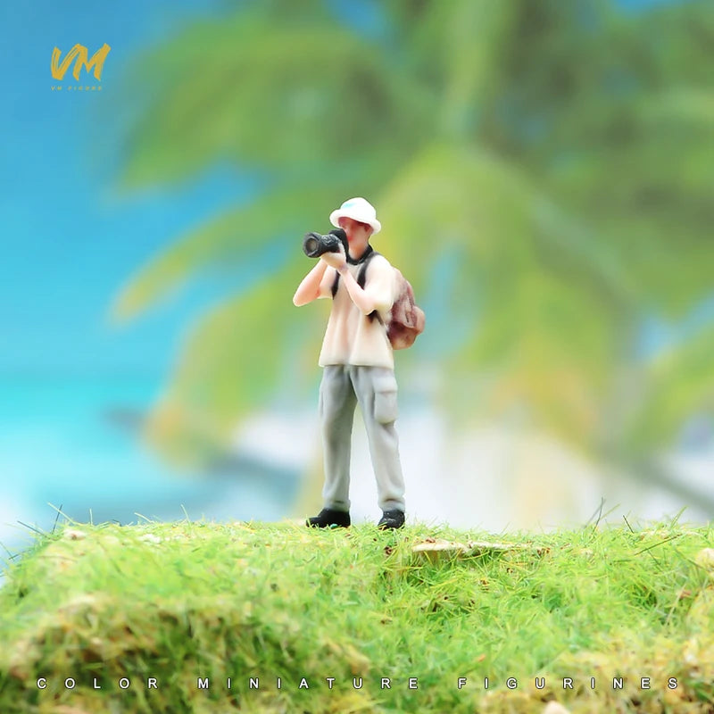 Miniature 1/64 Resin Fashion Female Male Car Model Figures for Decoration and Display