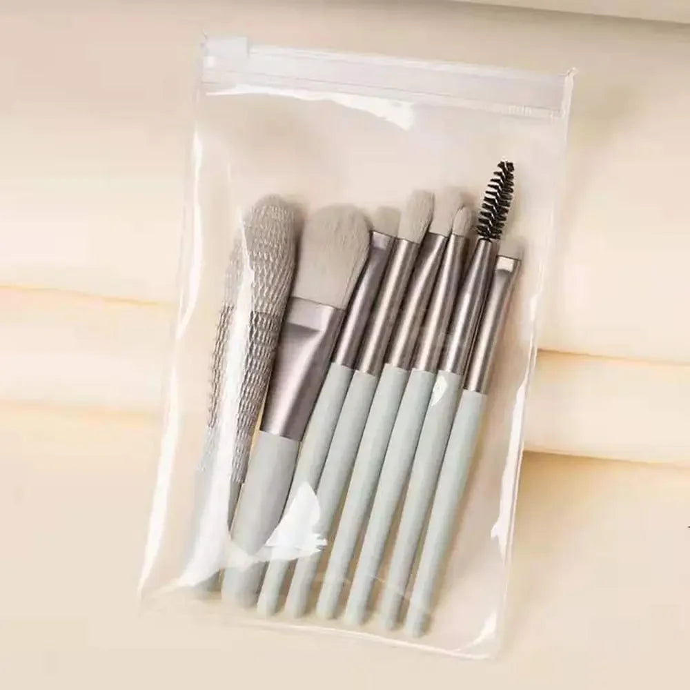 Set of 8 Makeup Brushes with Bag - Soft Synthetic Bristle Cosmetic Tools