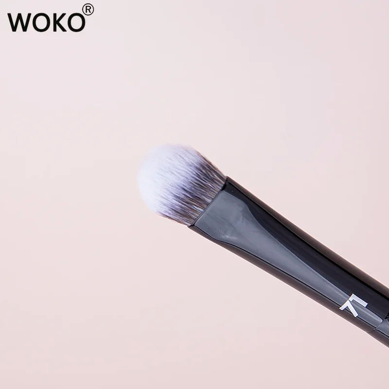 Angled Concealer Makeup Brush - Buildable Coverage Professional Tool