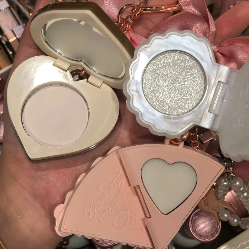 Cute Heart-Shaped Powder Compact with Blush & Highlighter - Portable Makeup Decor