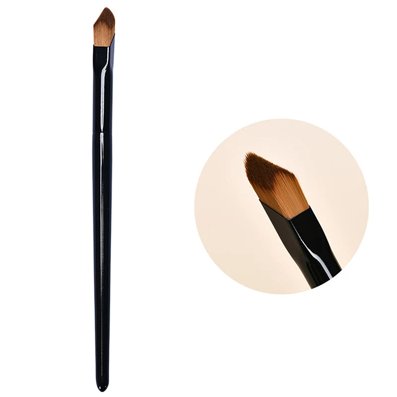 Angled Highlighter Brush for Face Contour and Concealer - Synthetic Hair, Small Size