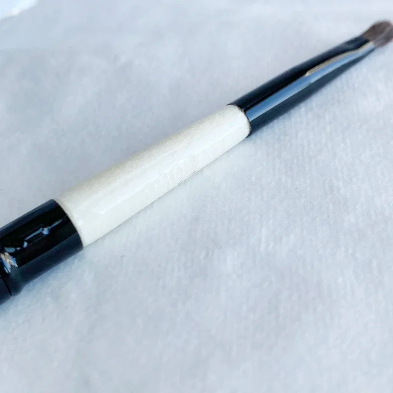 Retractable Lip Brush for Precise Lipstick & Gloss Application Travel Makeup Tool