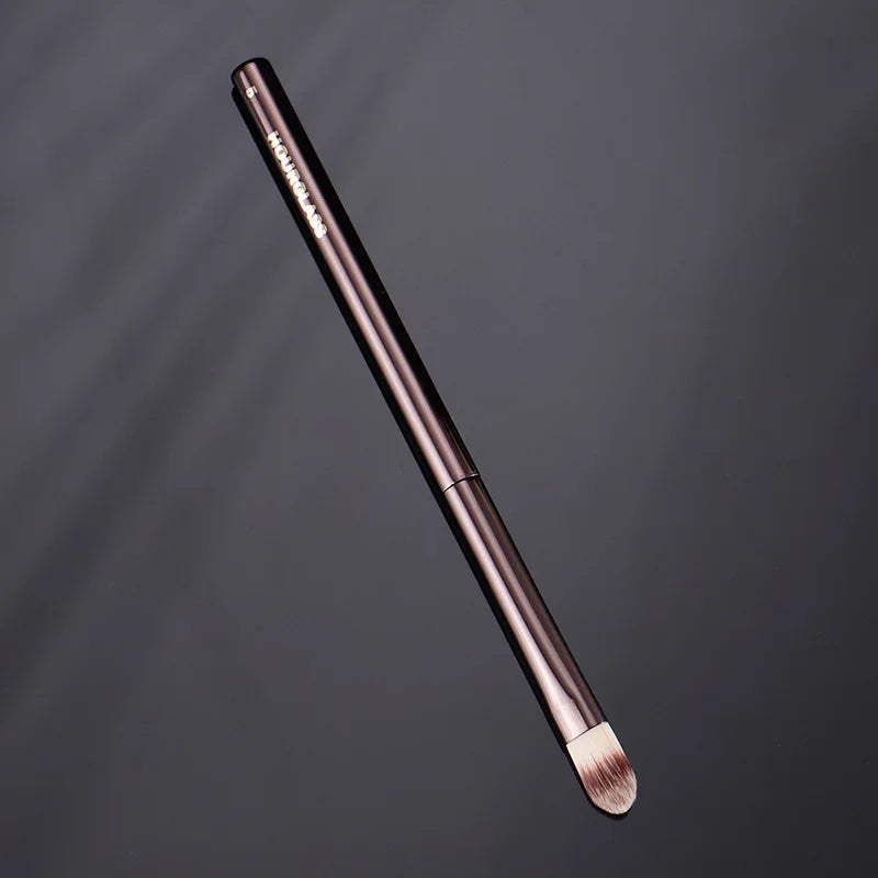Professional Makeup Concealer Brush with Metal Handle - Eyeshadow & Nose Detail Tool