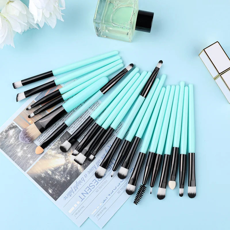20-Piece Makeup Brush Set with Sponge Kit - Eyeshadow, Eyeliner, Foundation & Blush Brushes