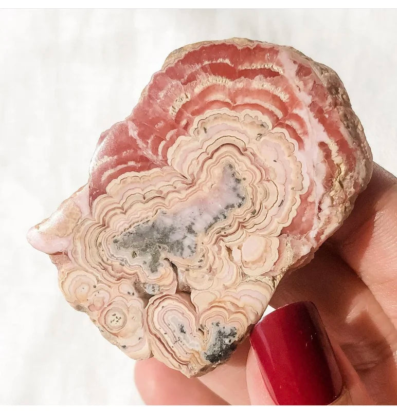 Natural Rhodochrosite Gemstone Slice for Feng Shui Home Decoration - 4-5cm
