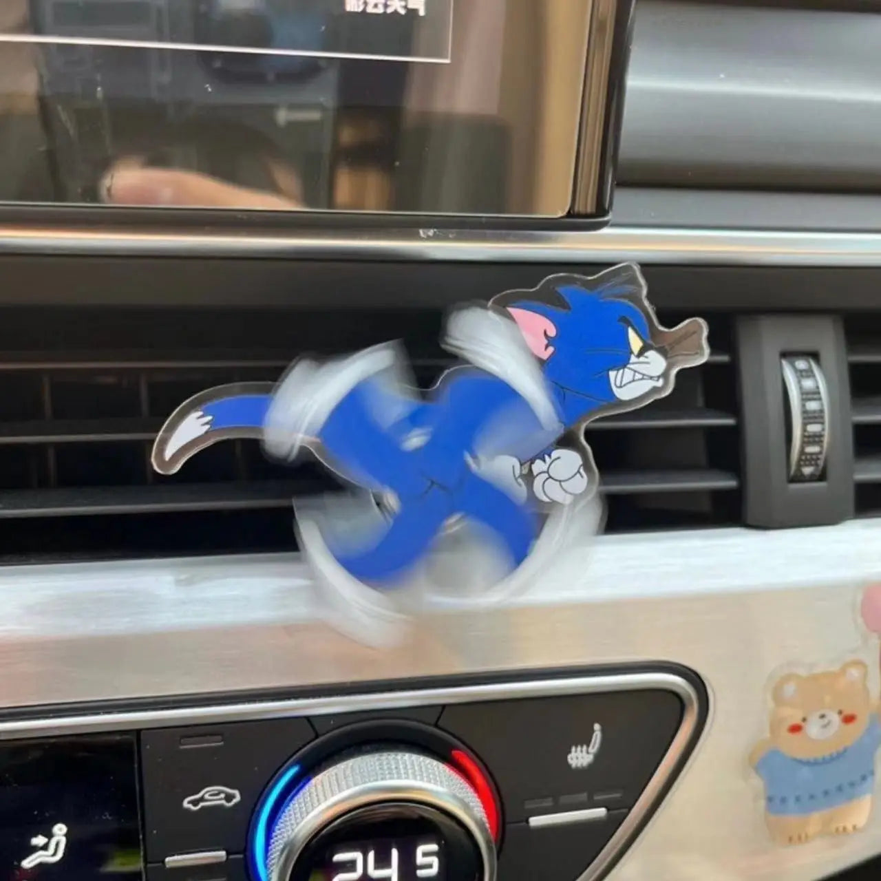 Rotating Cat and Mouse Car Air Conditioner Ornament - Kids Interior Decoration Accessory