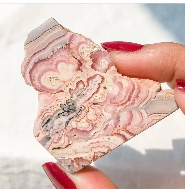 Natural Rhodochrosite Gemstone Slice for Feng Shui Home Decoration - 4-5cm