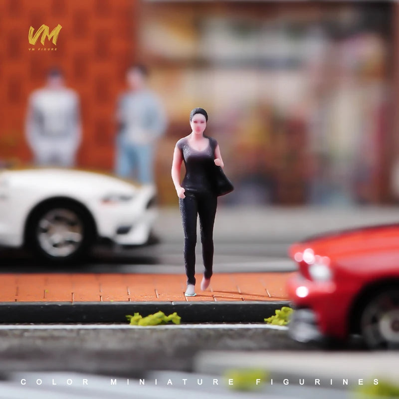 Miniature 1/64 Resin Fashion Female Male Car Model Figures for Decoration and Display