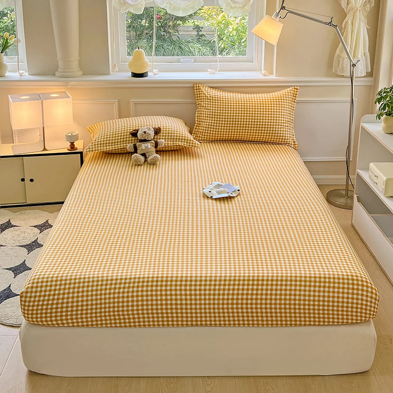 Plaid Style Fitted Bed Sheet - Skin-Friendly, Elastic Bed Cover for Kids & Teens