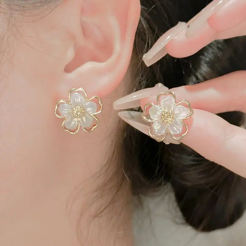 Temperament Flower Clip-On Earrings for Women Girls Korean Fashion Gold Jewelry
