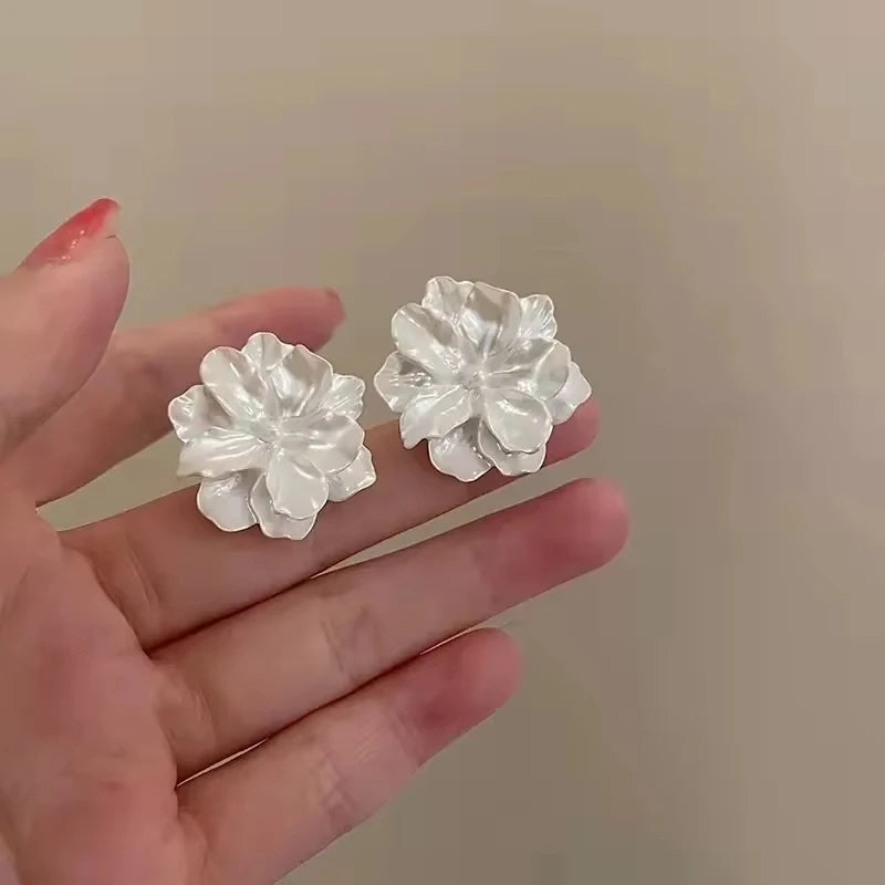 White Flower Stud Earrings for Women Floral Acrylic Jewelry - Sweet & Charming
