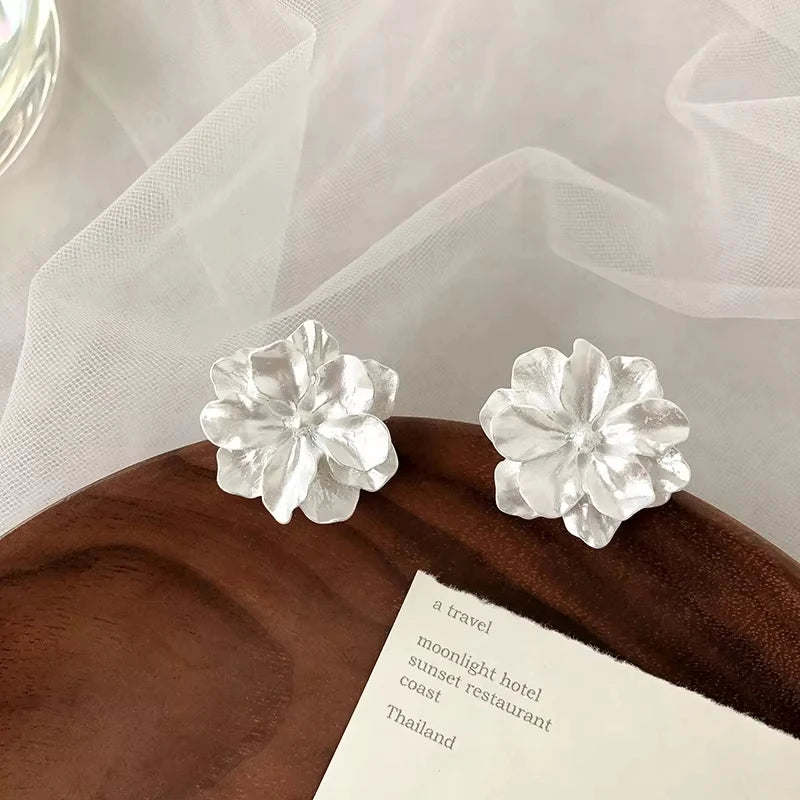 White Flower Stud Earrings for Women Floral Acrylic Jewelry - Sweet & Charming