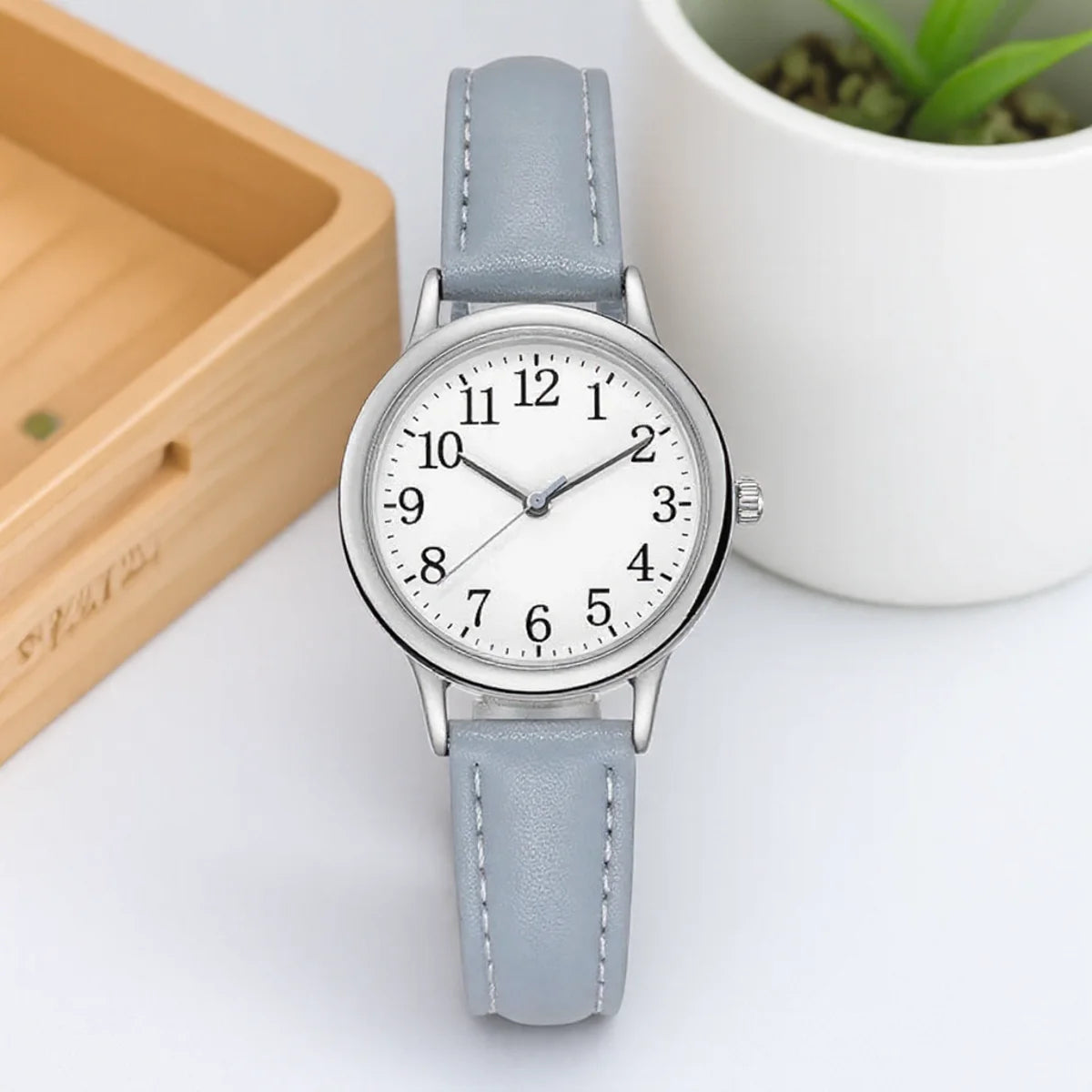 Women Quartz Watch with Simple Dial and Thin Bracelet - Casual & Stylish Ladies Wristwatch