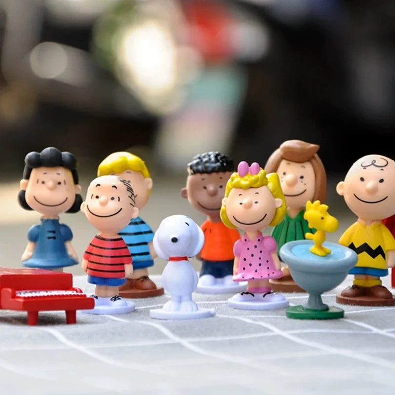 12Pcs Cartoon Snoopy Miniature Toy Figures Set for Collection and Cake Decoration