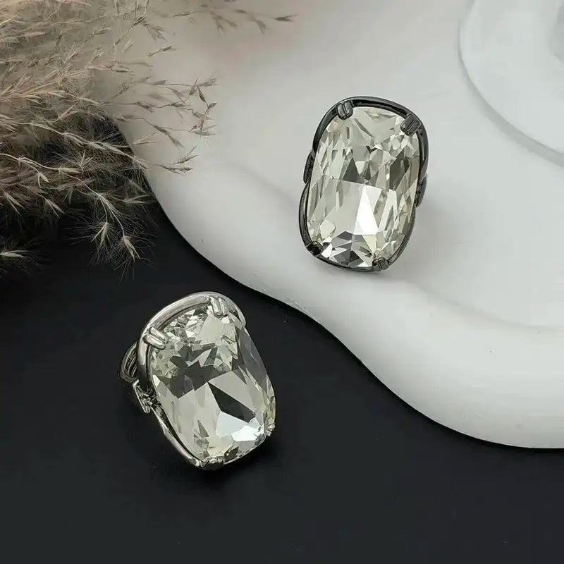 Elegant Geometric Acrylic Rhinestone Ring for Women - Wedding & Party Jewelry